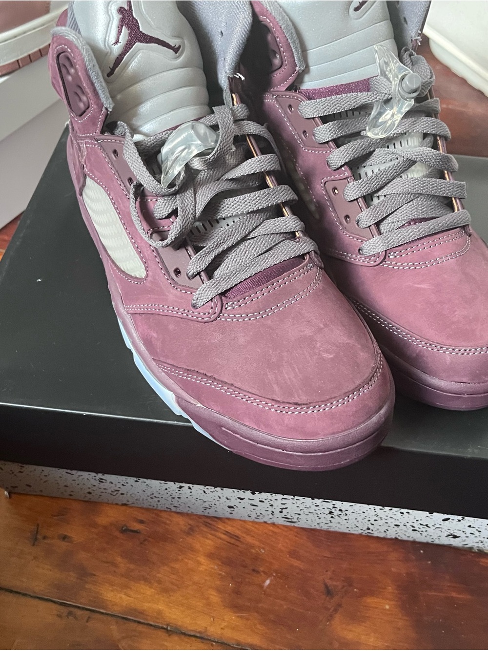 Jordan retro 5 burgundy men’s size 9